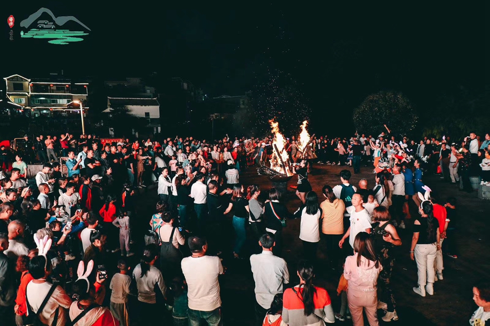 【慶豐收 迎小康】貴安新區(qū)湖潮鄉(xiāng)熱烈慶祝第三屆中國農(nóng)民豐收節(jié)